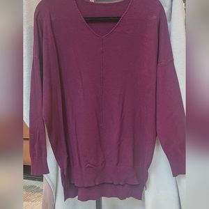 Boutique dolman sleeve berry sweater  split hem. L
